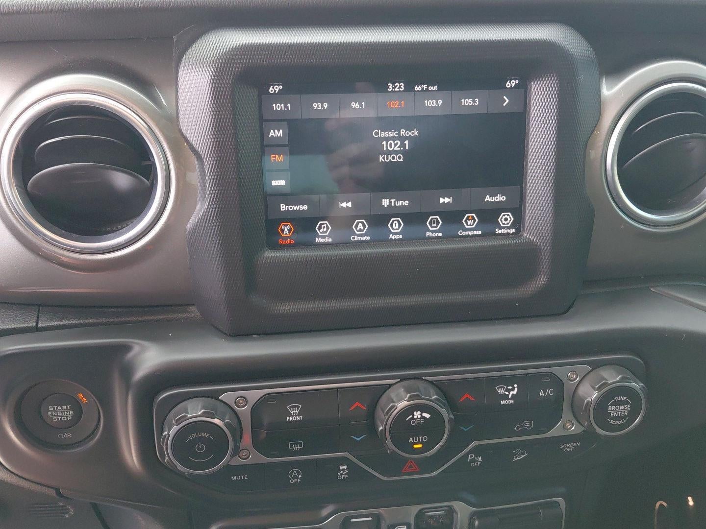 2019 Jeep Wrangler Unlimited Sahara 27