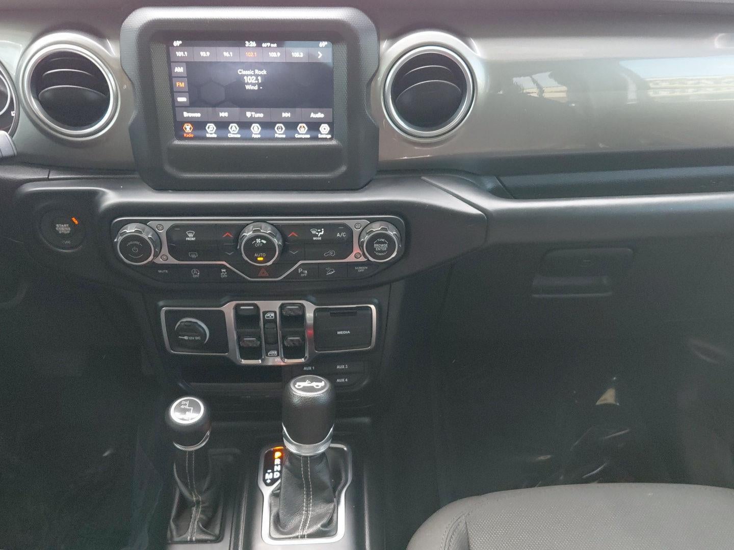 2019 Jeep Wrangler Unlimited Sahara 38