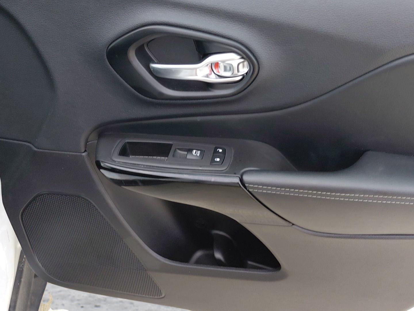 2023 Jeep Cherokee Altitude Lux 14