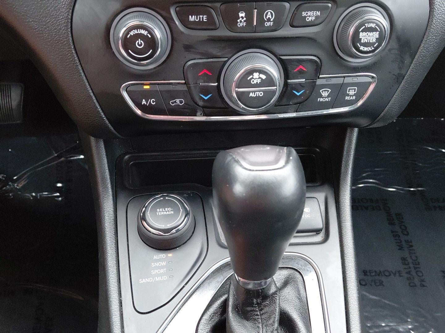2023 Jeep Cherokee Altitude Lux 28