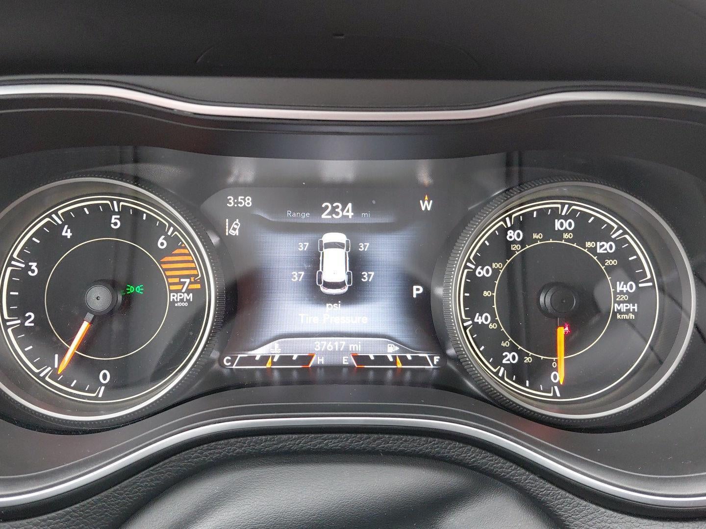 2023 Jeep Cherokee Altitude Lux 37