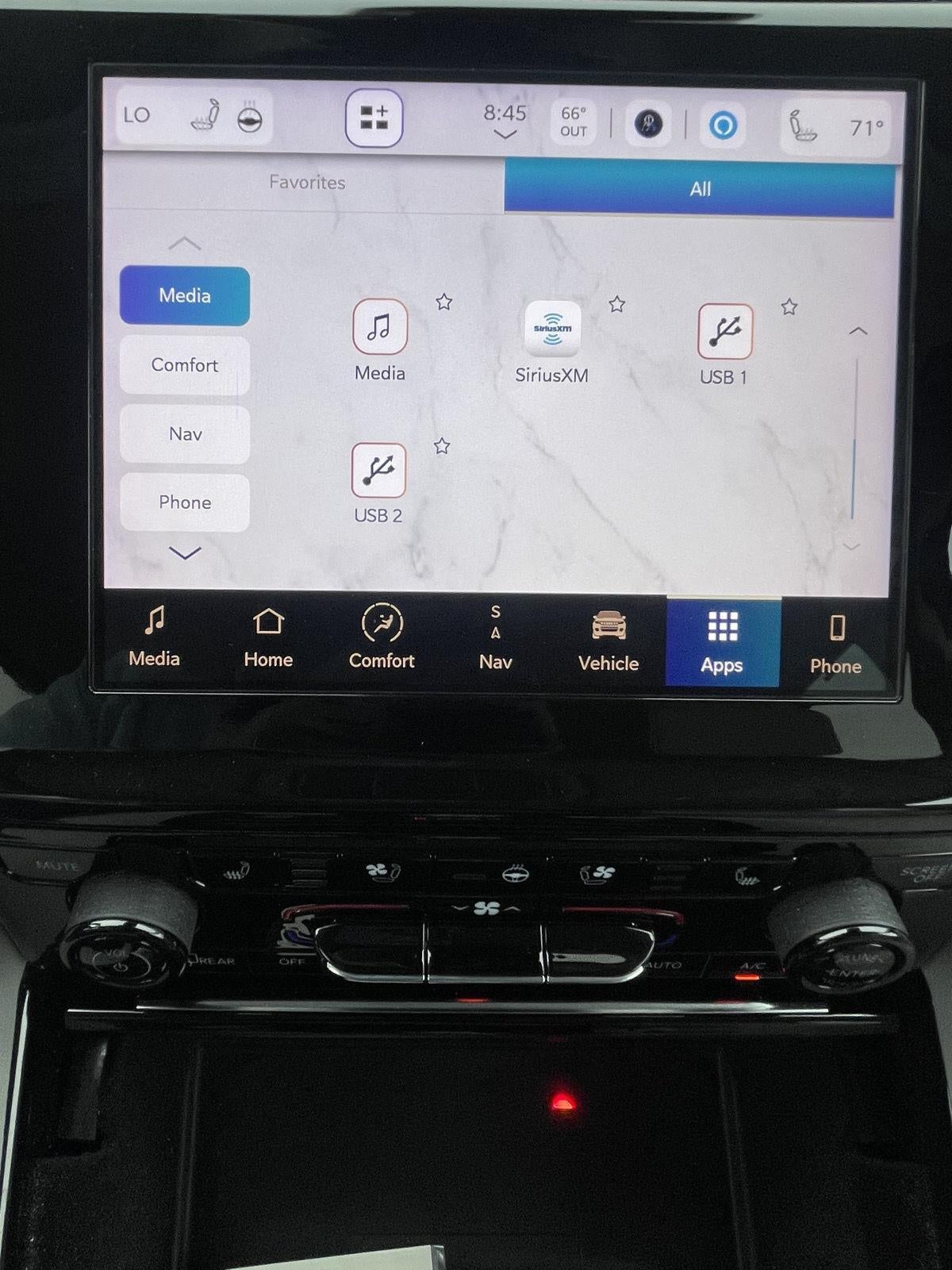 2022 Jeep Grand Cherokee Overland 10