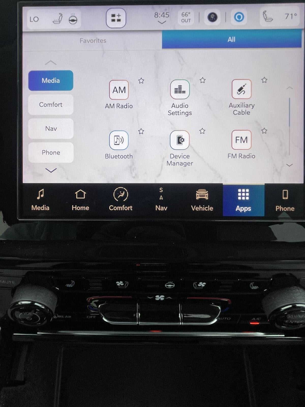 2022 Jeep Grand Cherokee Overland 11