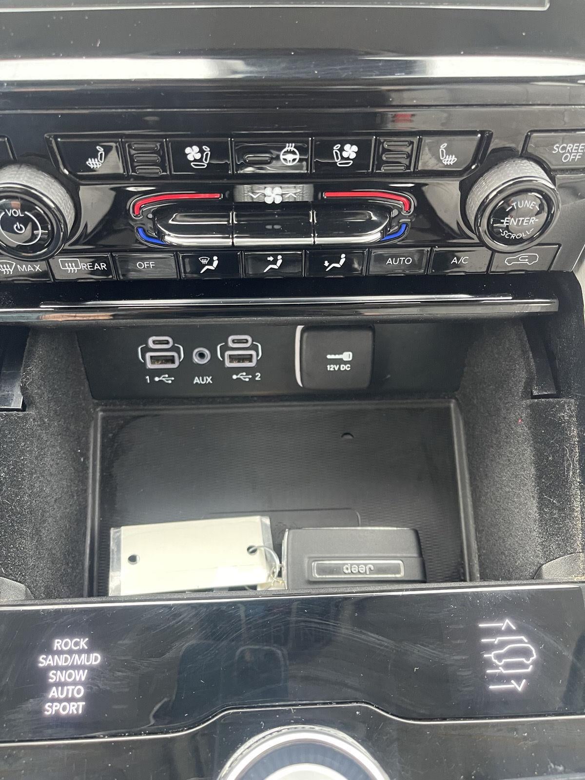 2022 Jeep Grand Cherokee Overland 16