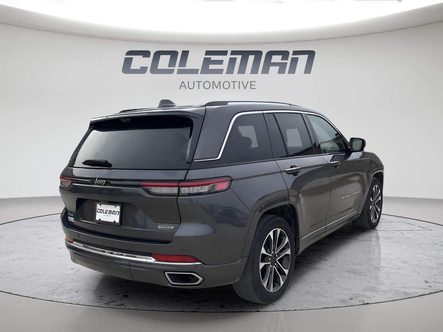 2022 Jeep Grand Cherokee Overland 29