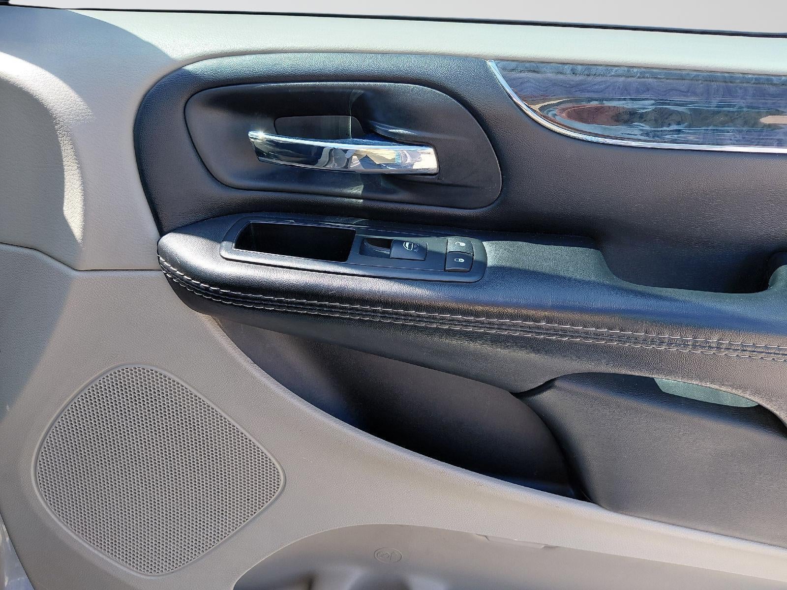 2015 Chrysler Town & Country Touring