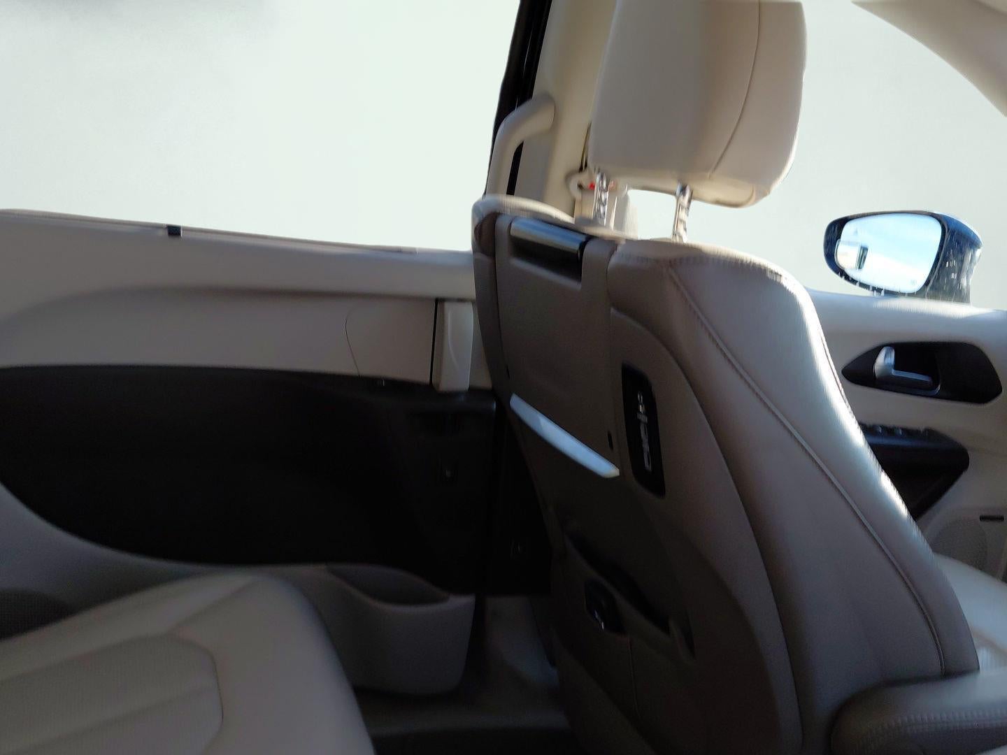 2017 Chrysler Pacifica Touring L Plus 17