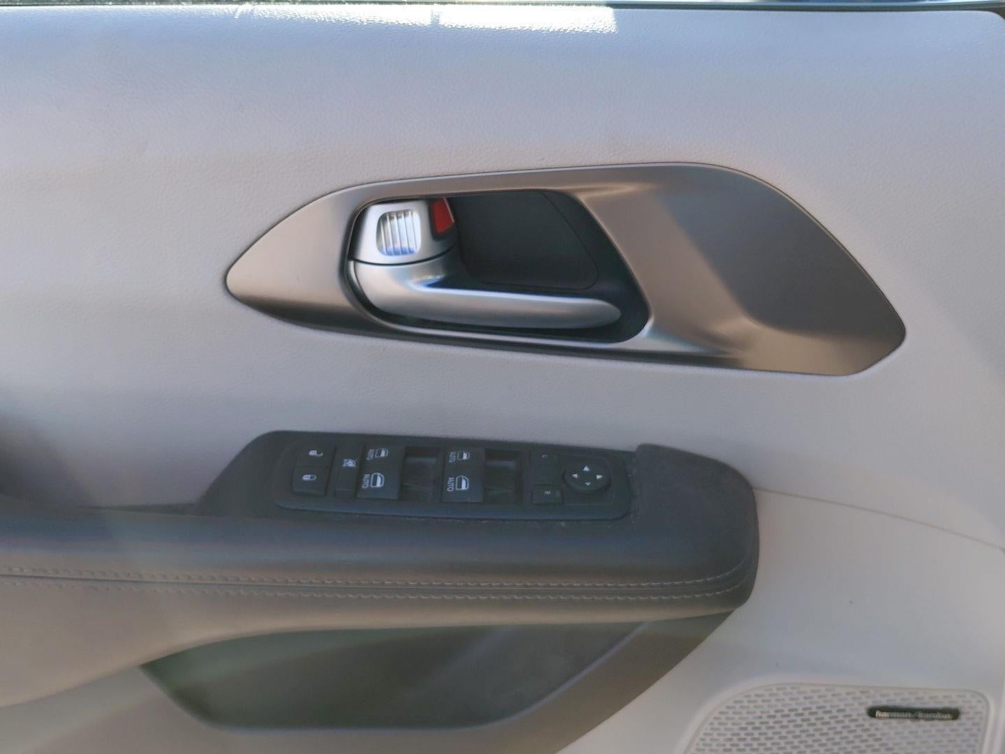2017 Chrysler Pacifica Touring-L Plus
