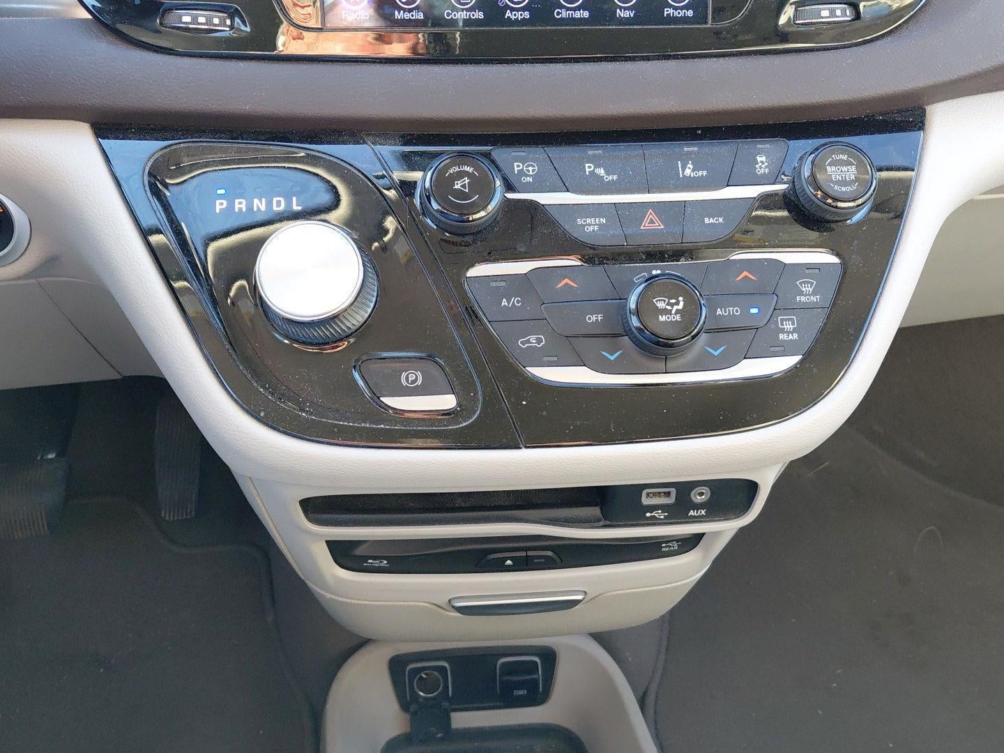 2017 Chrysler Pacifica Touring L Plus 29