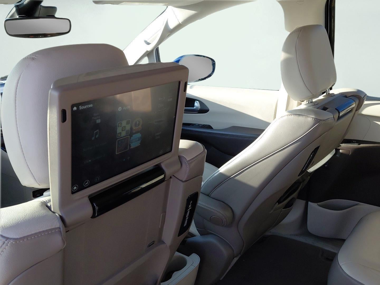 2017 Chrysler Pacifica Touring L Plus 39