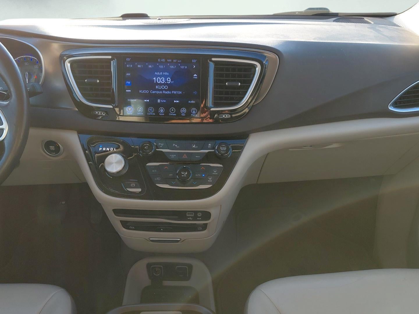 2017 Chrysler Pacifica Touring L Plus 41
