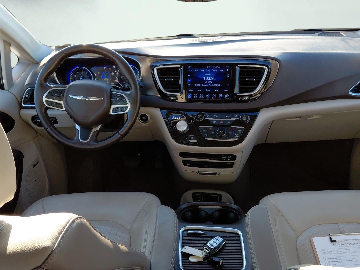 2017 Chrysler Pacifica Touring L Plus 42