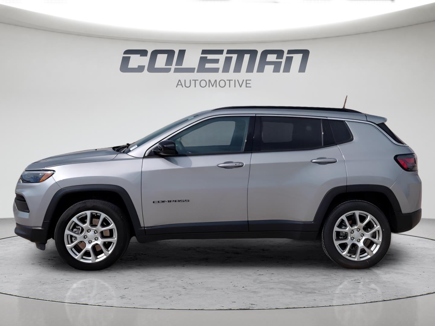 2023 Jeep Compass Latitude Lux 2