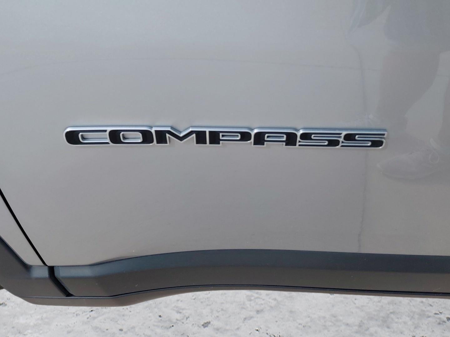 2023 Jeep Compass Latitude Lux 25