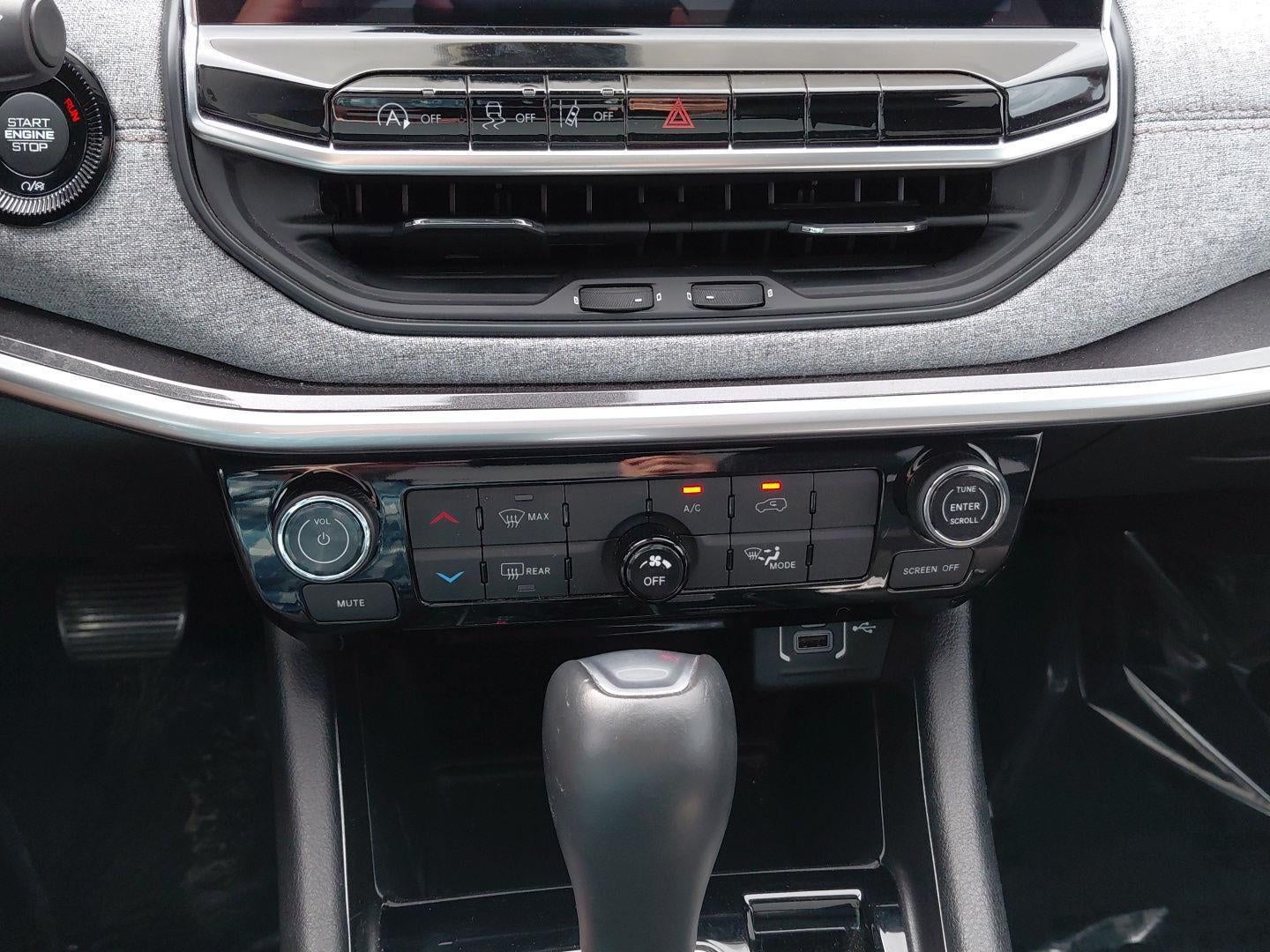 2023 Jeep Compass Latitude Lux 30