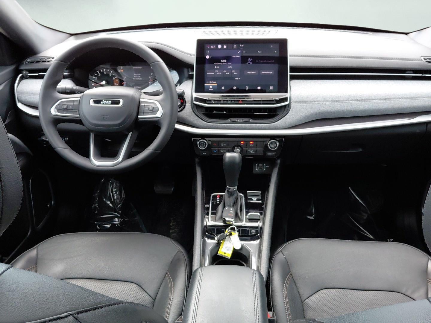 2023 Jeep Compass Latitude Lux 42