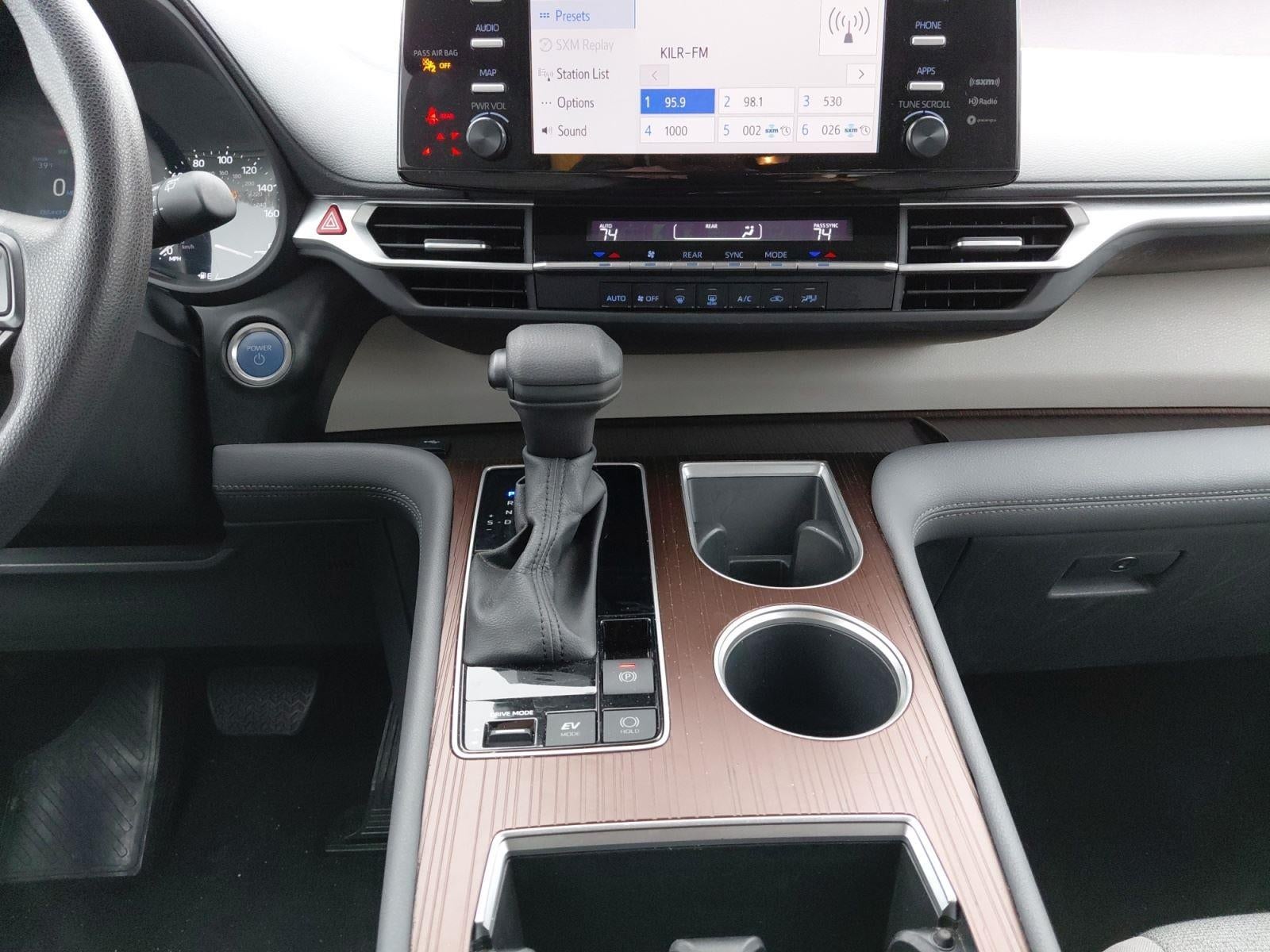 2024 Toyota Sienna LE