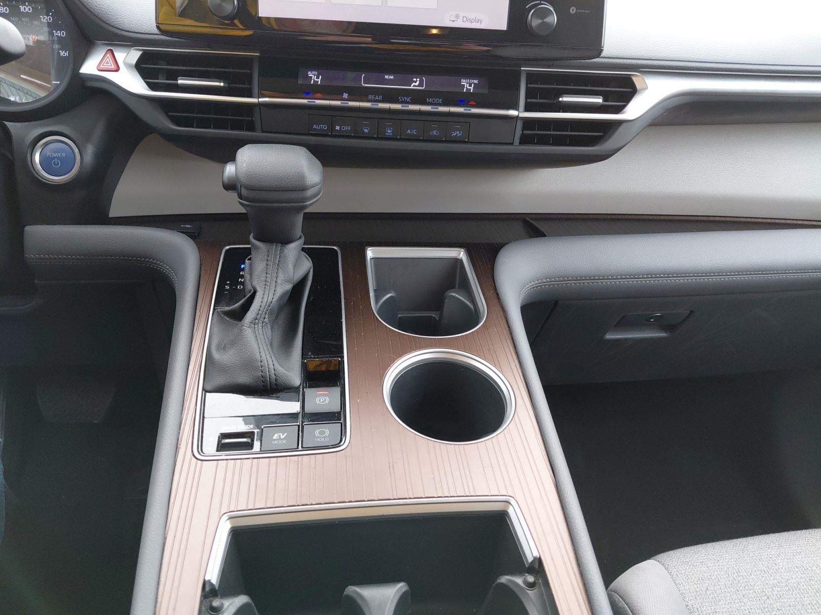 2024 Toyota Sienna LE