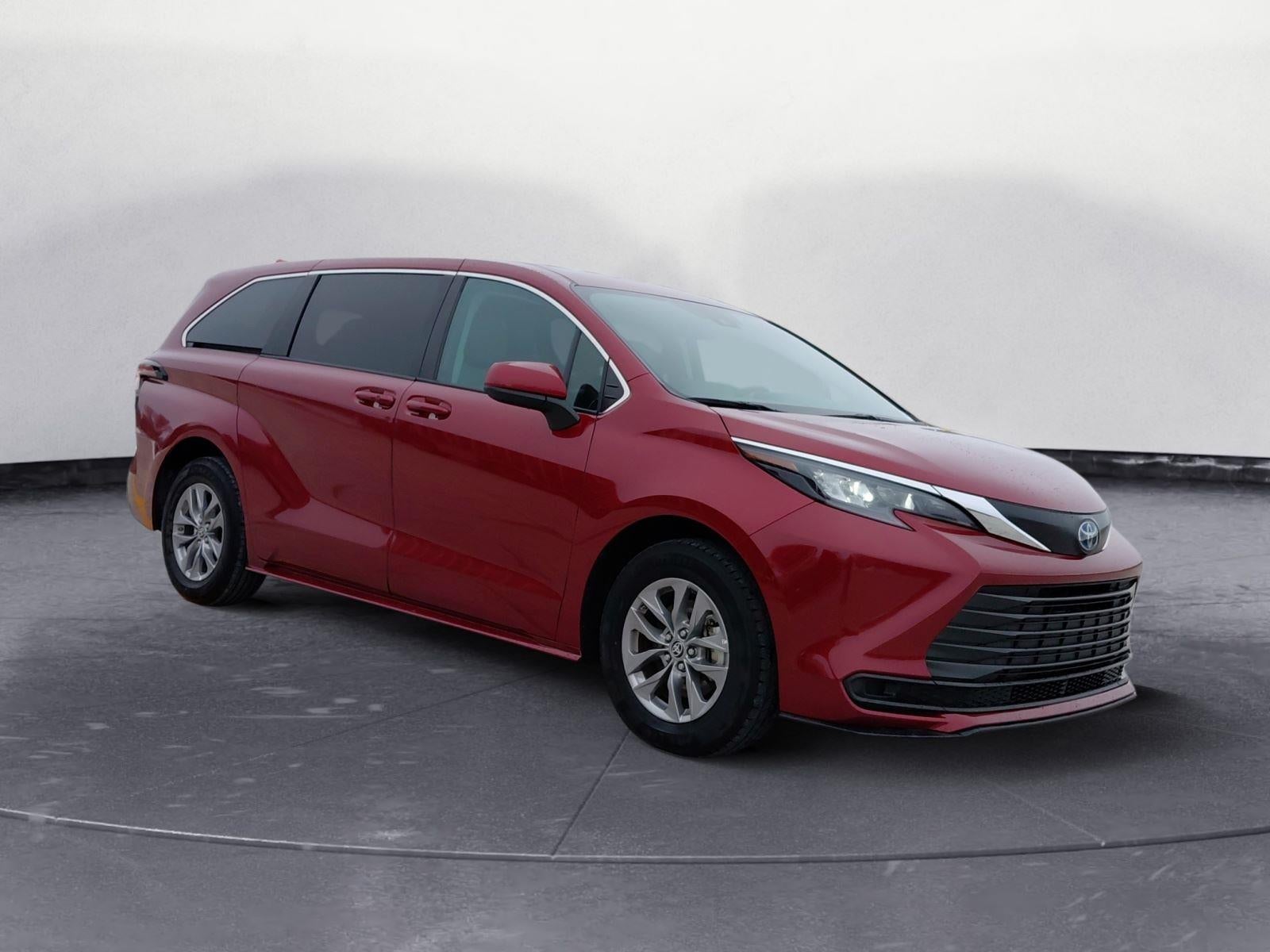 2024 Toyota Sienna LE