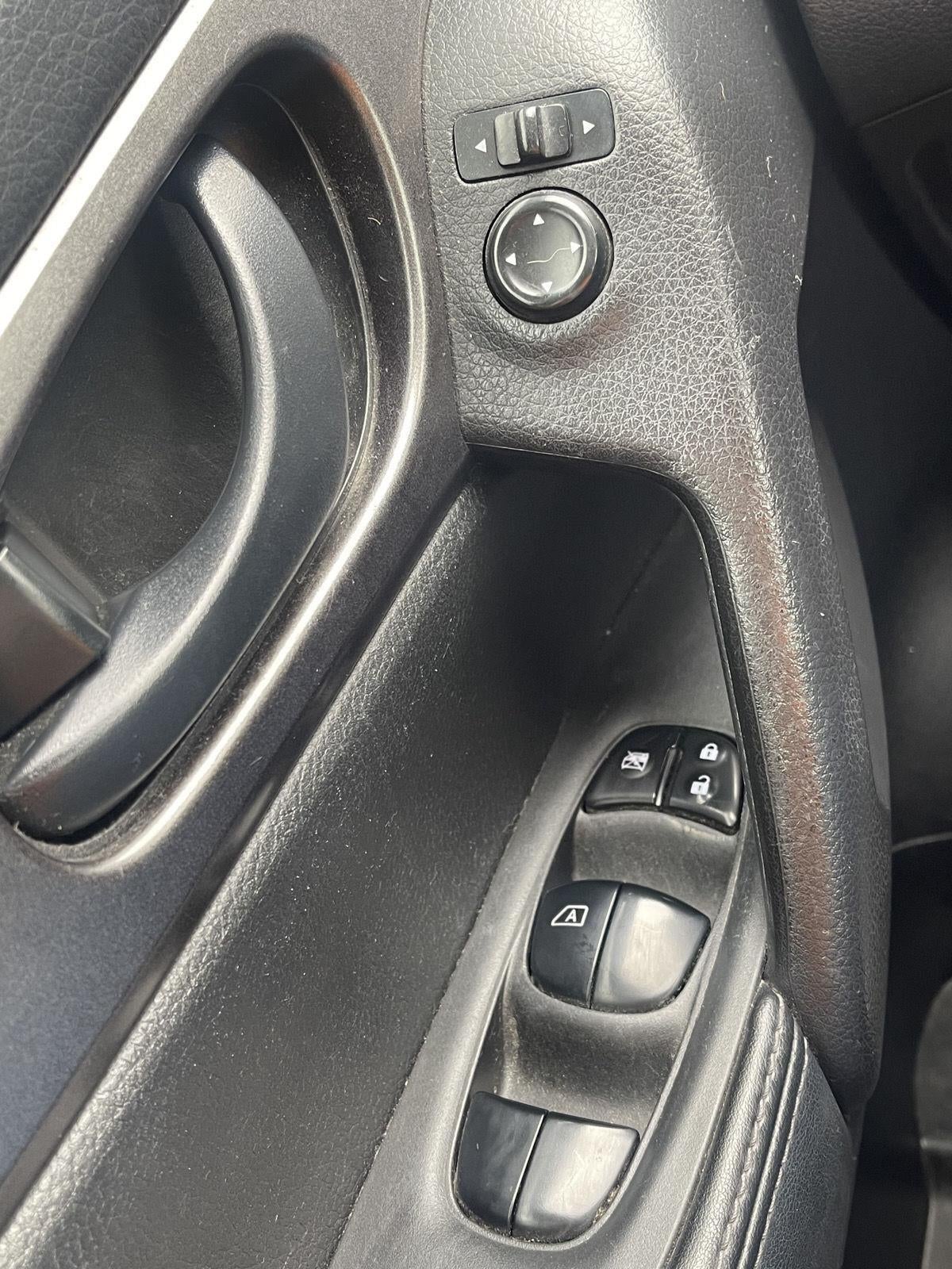 2020 Nissan Rogue Sport S 16