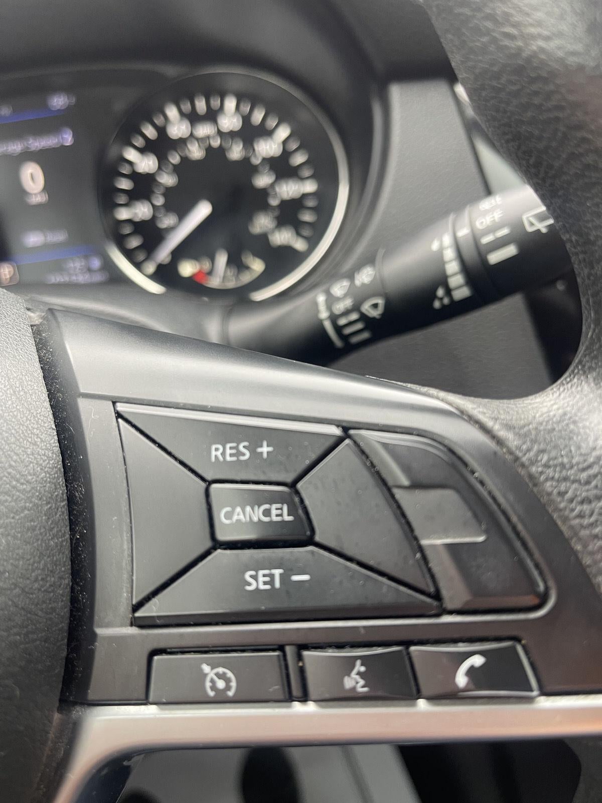 2020 Nissan Rogue Sport S 6