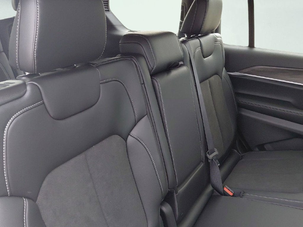 2027 Jeep Grand Cherokee L Laredo Altitude