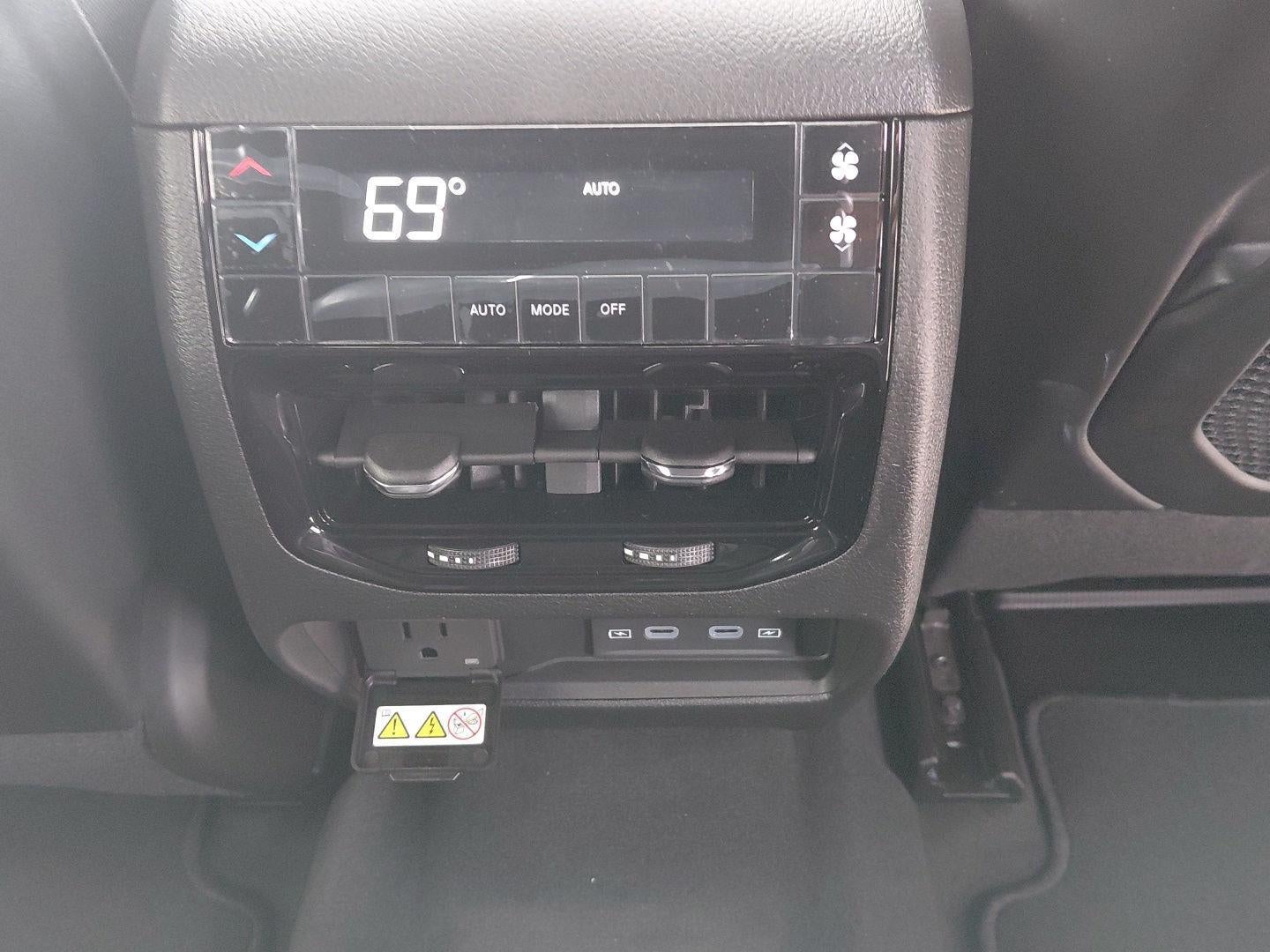 2027 Jeep Grand Cherokee L Laredo Altitude 16