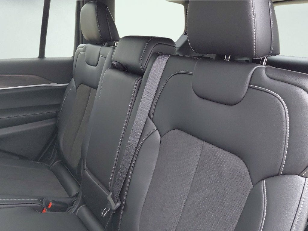 2027 Jeep Grand Cherokee L Laredo Altitude