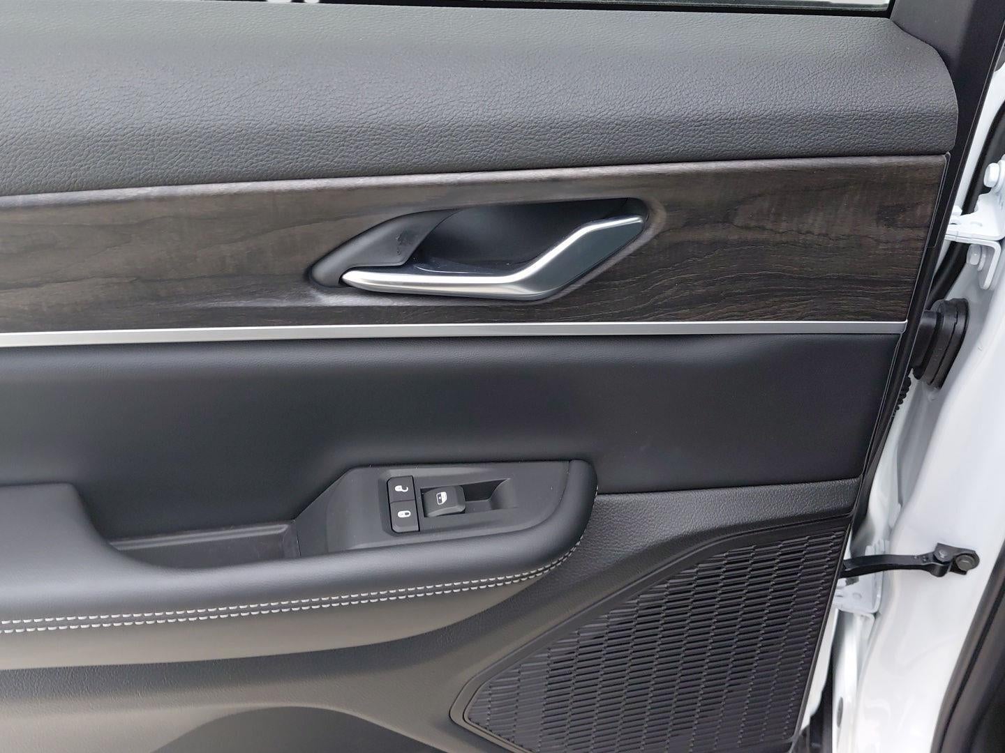 2027 Jeep Grand Cherokee L Laredo Altitude 43
