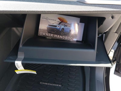 2026 Jeep Cherokee Laredo