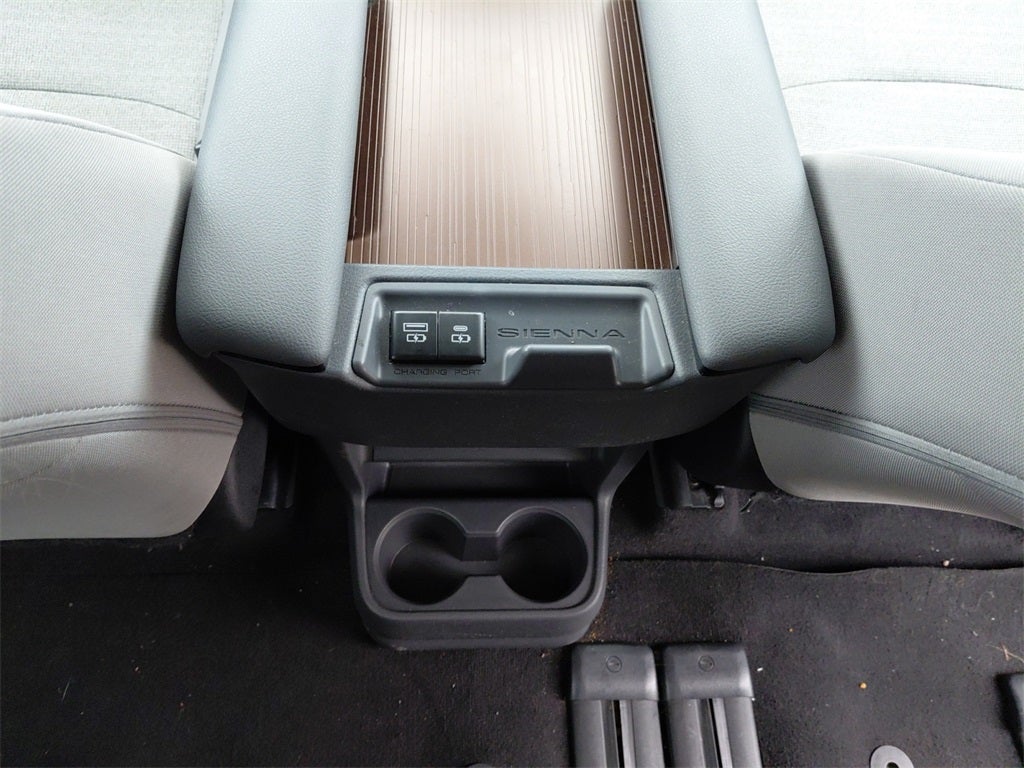 2024 Toyota Sienna LE 8 Passenger